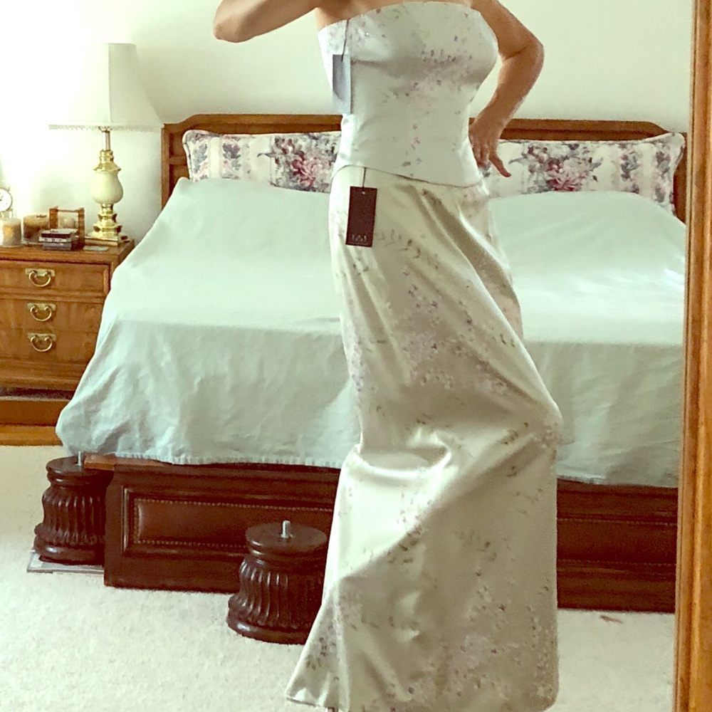 Designer Satin Two-Piece Gown. Strapless. Lined.